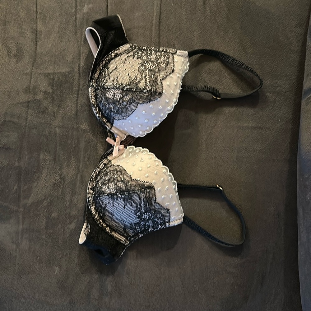 Victory secret bra. Size 36b. Pink and black.